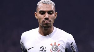 Matheuzinho deve ser barrado no Corinthians