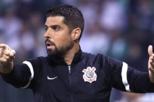 António Oliveira será demitido pelo Corinthians, garante Benja