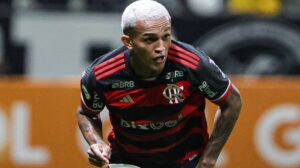 Bournemouth-ING topa comprar Wesley e Flamengo estica negociação