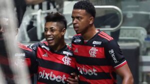 Com show de Bruno Henrique, Flamengo vence bem o Atlético-MG na Arena MRV