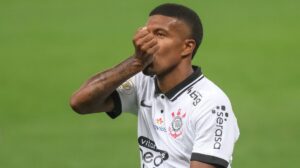 Corinthians negocia Léo Natel com Grupo City após negociação com Santos fracassar