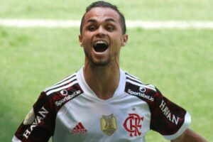 Corinthians prepara fortuna para Michael não ir pro Flamengo