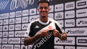 De volta ao Vasco, Philippe Coutinho participa de primeiro treino no CT