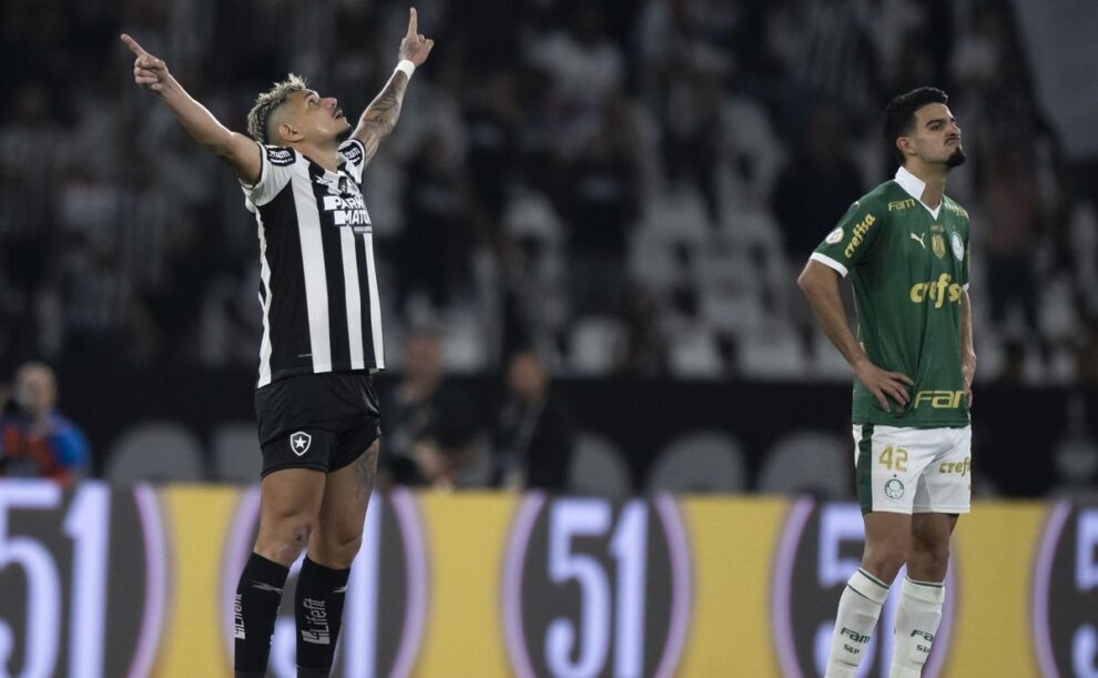 Em jogo valendo a liderança, Botafogo vence o Palmeiras pelo Campeonato Brasileiro
