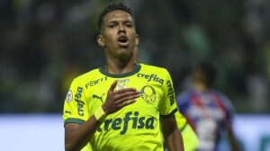 Estêvão brilha, e Palmeiras bate o Bahia em duelo direto pelo G-4 do Brasileirão