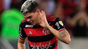 Flamengo x Cruzeiro: Árbitra do VAR confirma pênalti em Ayrton Lucas: "É temerário esse braço"