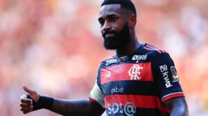 Gerson vira exemplo de liderança e capitania no Flamengo de Tite
