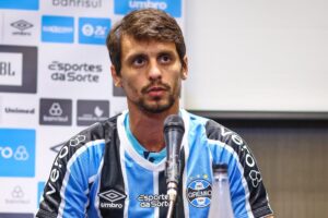 Lesões fazem zagueiro ser desfalque no Grêmio como foi no Fla