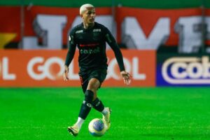 Mais de R$ 1 bilhão: Wesley fecha novo contrato com o Flamengo