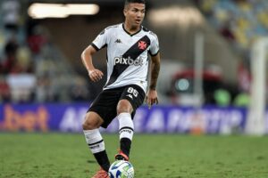 Mateus Carvalho toma decisão sobre saída do Vasco da Gama 