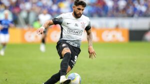 Na vitória do Corinthians sobre o Bahia, torcida não aprova partida de Yuri Alberto
