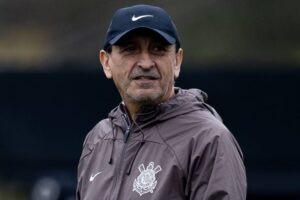 Ramón Díaz muda o Corinthians: tolerância zero com jogadores