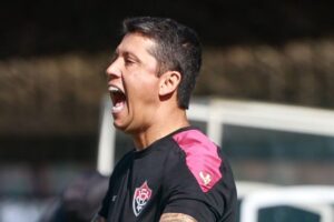 Thiago Carpini analisa Vitória x Flamengo: "Decisão errada"