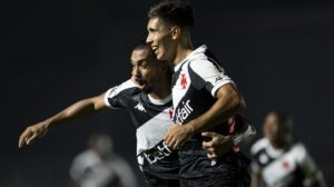 Vasco bate o Corinthians, sobe na tabela e afunda o Timão no Brasileirão