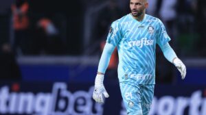 Weverton falha em golaço de Shaylon e recebe críticas no Palmeiras 