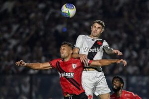 Após 9 anos, Vasco se classifica para as quartas da Copa do Brasil vencendo o Atlético-GO, veja como foi: