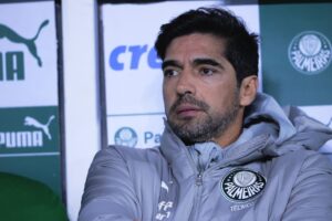 Após eliminação, Abel Ferreira define Palmeiras titular com novidades