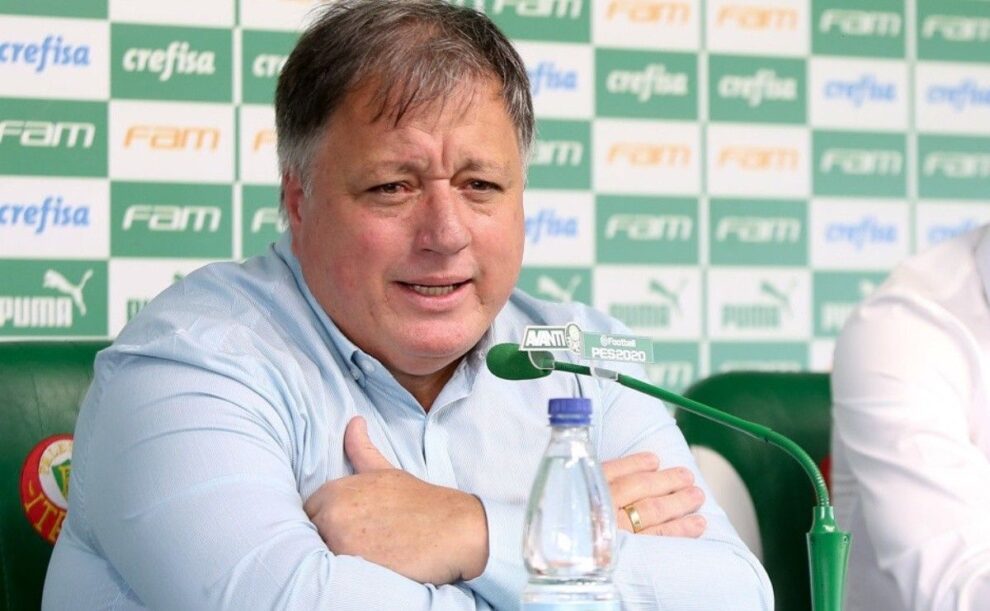 Barros define perfil de possível nova contratação no Palmeiras