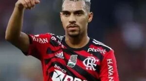 Corinthians atrasa pagamento por Matheuzinho e preocupa Flamengo