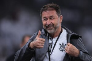 Corinthians de Augusto Melo negocia a contratação de Henrique Silva, ex-Vasco