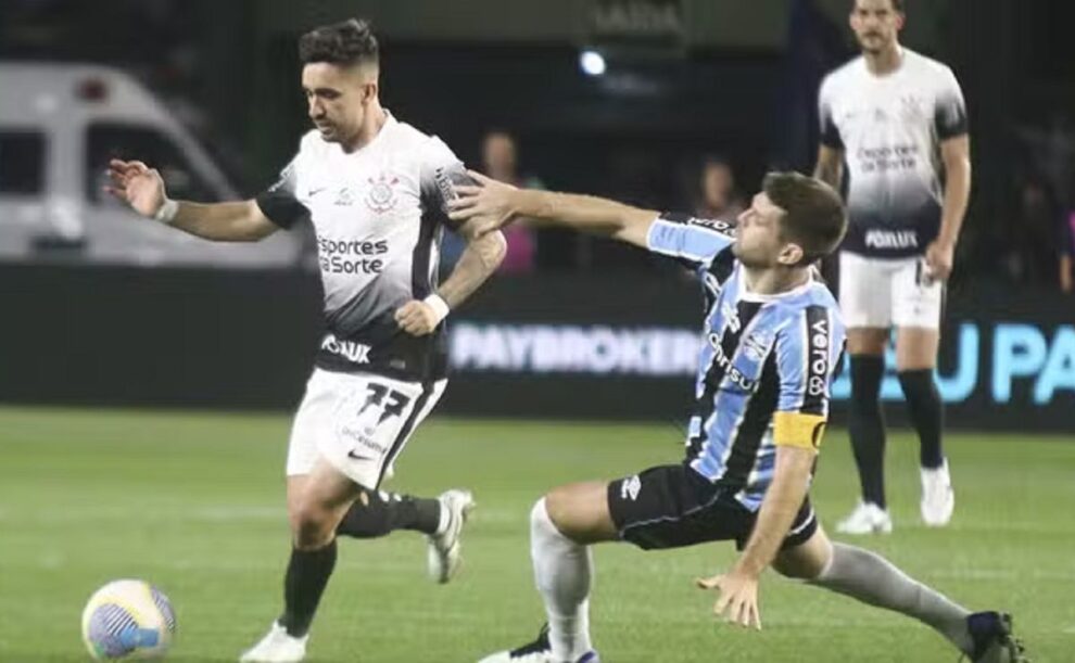 Corinthians empata, mas vence Grêmio nos pênaltis e avança na Copa do Brasil