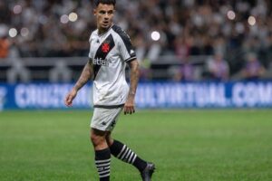 Coutinho toma decisão após contusão no Vasco