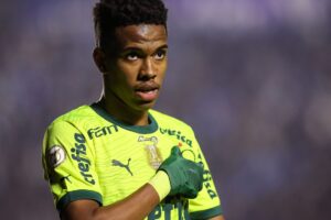 Estevão comunica data que retornará ao Palmeiras