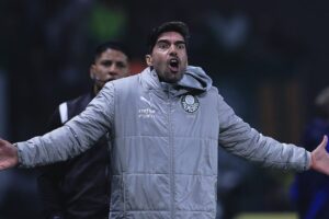 Evair questiona Abel Ferreira após derrota do Palmeiras