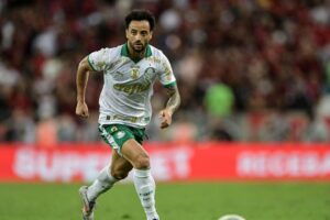 Felipe Anderson treina com restrições e desfalca Palmeiras contra Flamengo