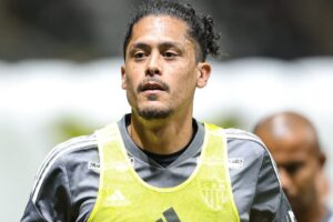 Histórico de lesão de Mauricio Lemos liga alerta no Vasco