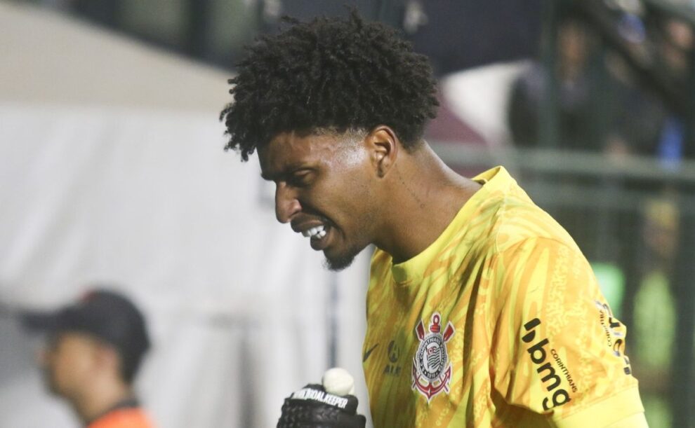 Hugo brilha em vitória do Corinthians e torcida pede: "Ídolo"