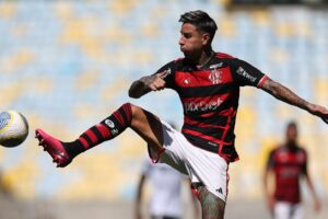 Jornalista faz comenta lance de Pulgar e Ríos em Flamengo x Palmeiras