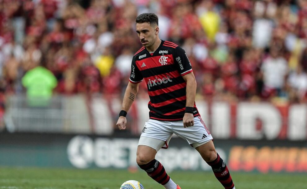 Léo Ortiz revela dificuldade em atuar como volante pelo Flamengo