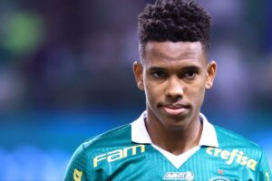 Palmeiras liga sinal de alerta com Estevão na Seleção Brasileira