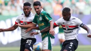 Palmeiras vence São Paulo com gol milagroso de Flaco