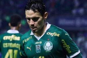 Raphael Veiga é barrado de Palmeiras X Cuiabá