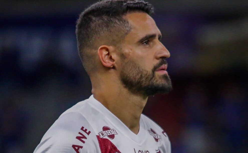 Renato Augusto não consegue jogar e Fiel não perdoa