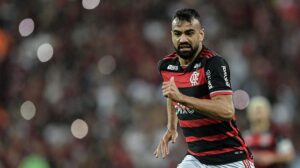 Rennes 'congela' negociações por Fabrício Bruno e Flamengo é avisado