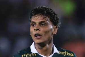 Richard Rios toma atitude nos bastidores no Palmeiras após sondagens