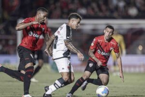 Torcida do Vasco detona atuação de Coutinho e pede Payet titular