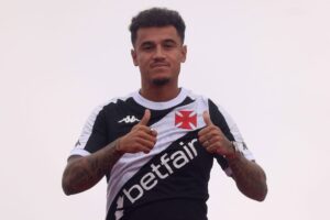 Vasco cede empate no final e Coutinho volta a São Januário após 14 anos