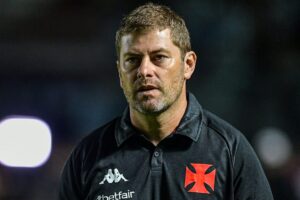 Vasco de Rafael Paiva é chamado de limitado por Zé Elias