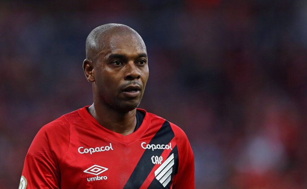 Vasco libera meia para jogar com Fernandinho no Athletico