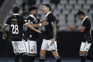 Vegetti garante que polêmico gol marcado pelo Vasco não tocou no braço