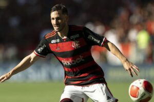 descubra o longo histórico de lesões do lateral do Flamengo