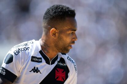 Alex Teixeira decepciona no Vasco e tem poucos minutos em campo desde que voltou ao Clube