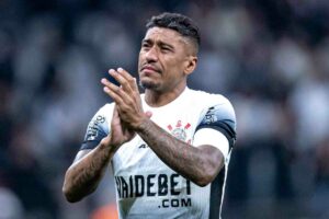 Ex-Corinthians, Paulinho segue livre no mercado e sem clube