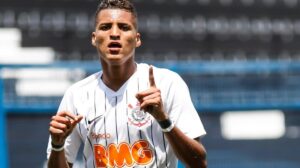 Ex-Corinthians, Rodrigo Varanda surpreende e anuncia aposentadoria do futebol