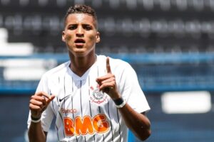 Ex-Corinthians, Rodrigo Varanda surpreende e anuncia aposentadoria do futebol