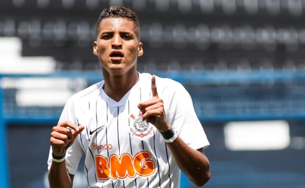 Ex-Corinthians, Rodrigo Varanda surpreende e anuncia aposentadoria do futebol